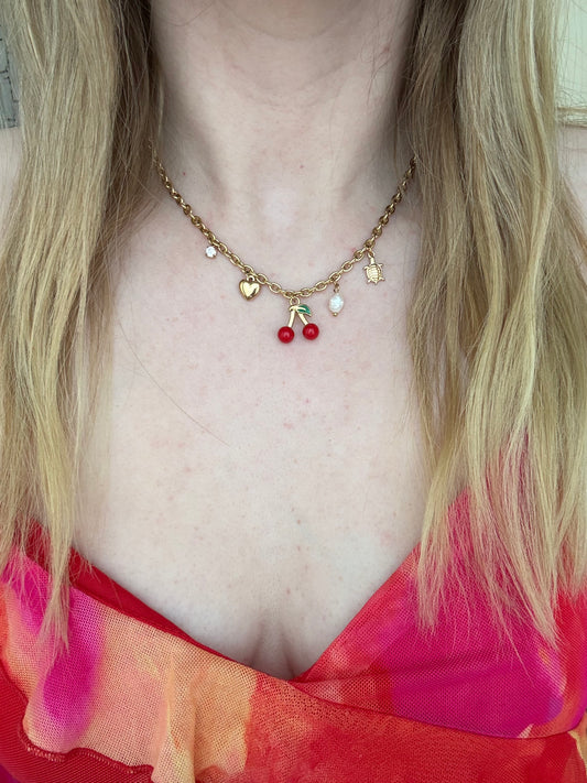 Collier cerise